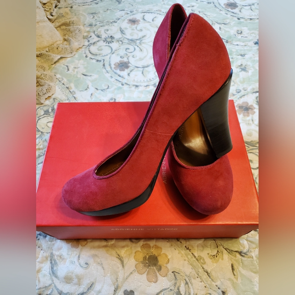 Adrienne Vittadini Marve Kidsuede Platform Pumps size 8